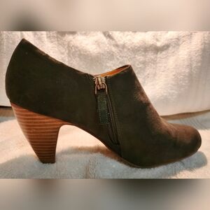 CROWN VINTAGE green suede boots